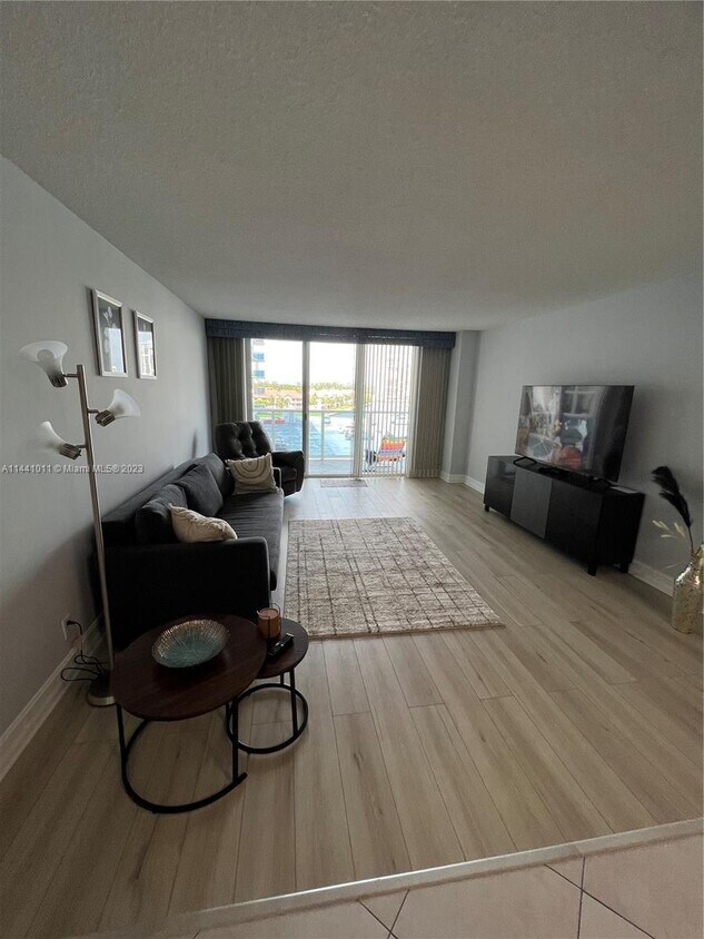 Primary Photo - 3800 S Ocean Dr