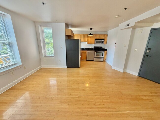 Building Photo - Great 1 bed 1 bath in Eckington/Bloomingdale at the Madison Condominiums