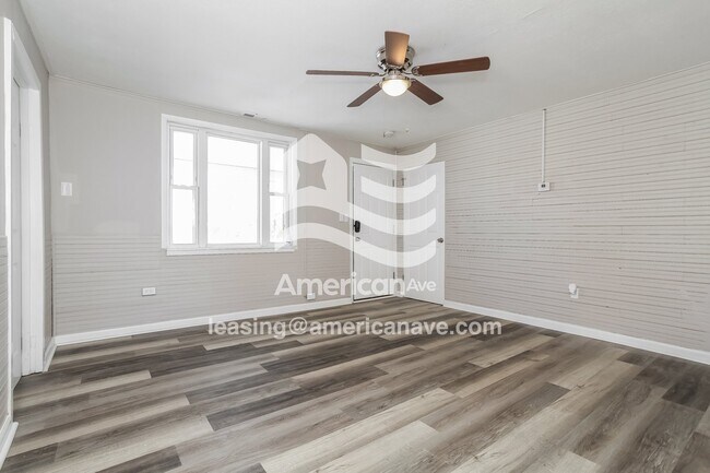 Foto del edificio - 1663 Hudepohl Ln