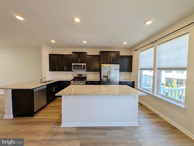 Foto del edificio - 3106 Laurel Hl Rd