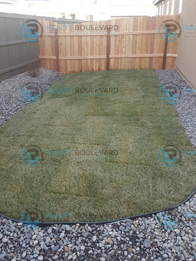 Foto del edificio - 3 bedroom, 2.5 bathroom and 3 car garage h...