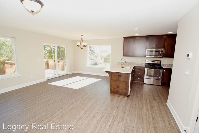 Building Photo - 3756 Pleasant View Dr NE
