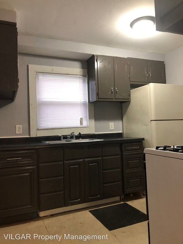 41 Waltham St, Hammond, IN 46320 Apartment for Rent in Hammond, IN