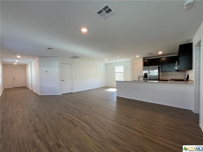 Building Photo - 329 Mica Trl