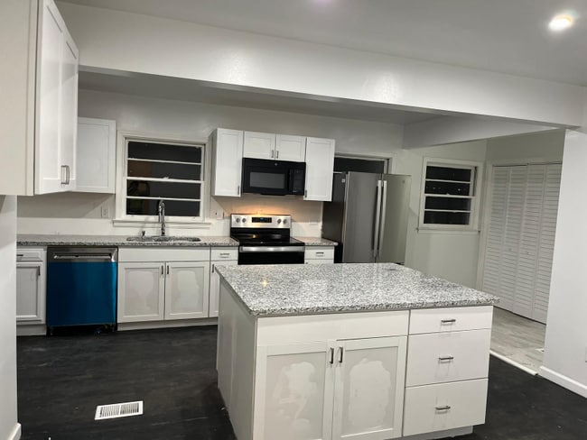 Photo - 1951 Handley Ave SW House