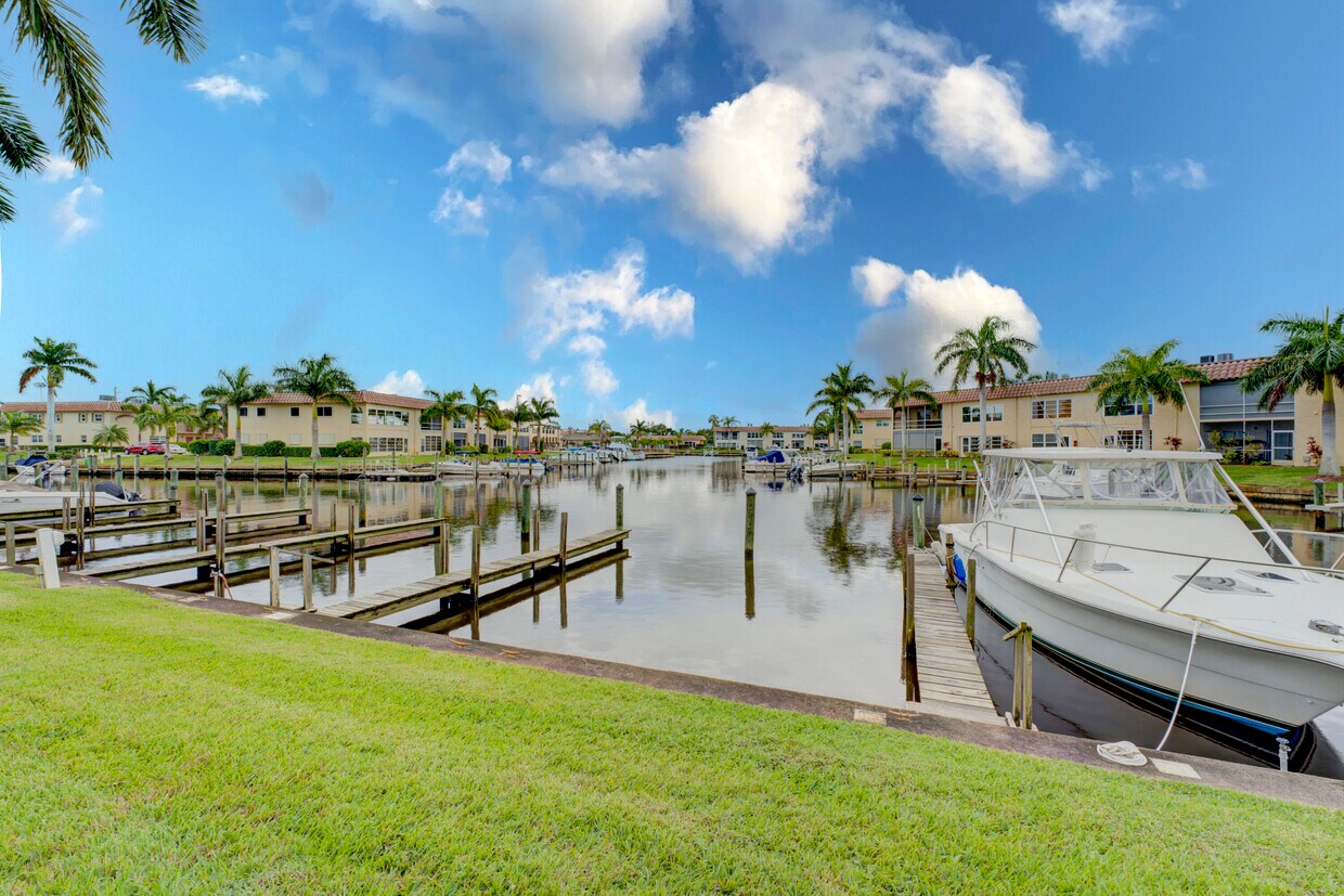 2600 S Kanner Hwy Unit V8, Stuart, FL 34994 Condo for Rent in Stuart