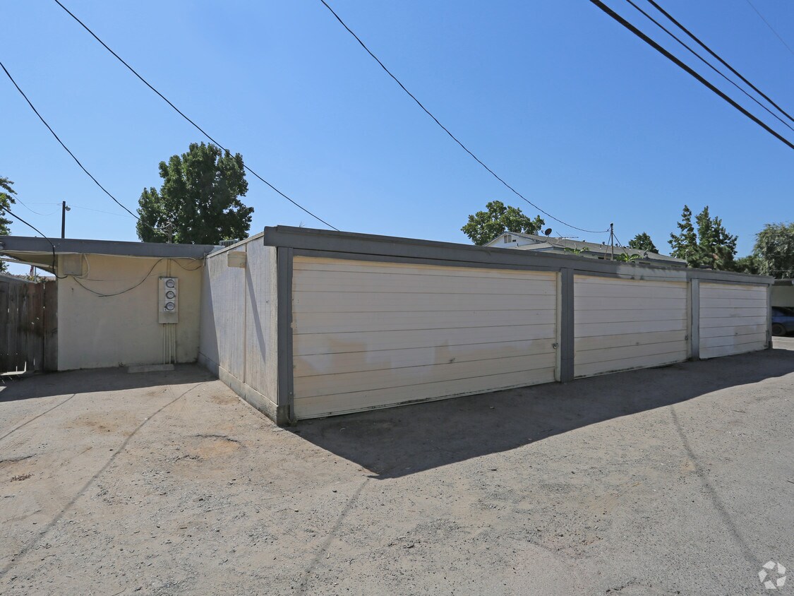 Building Photo - 3351 E Fairmont Ave