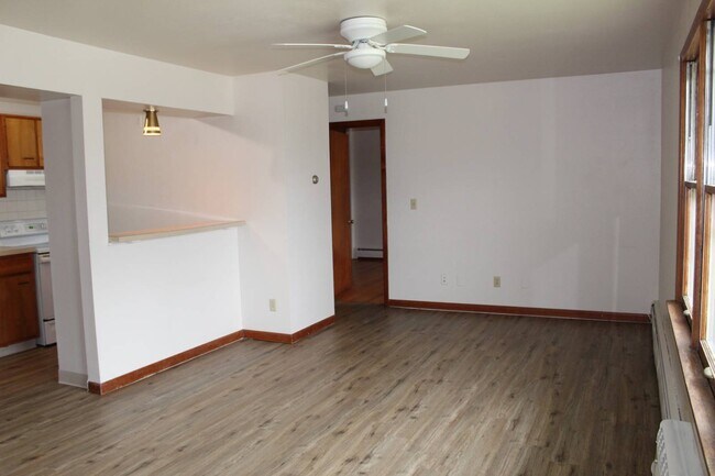 Foto del edificio - 1321 Maple Dr