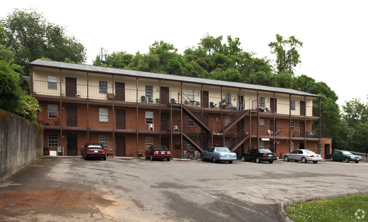 Brandon Manor Apartments in Roanoke, VA