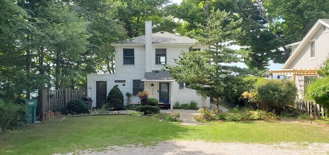 Foto del edificio - 2405 Lakefront Dr