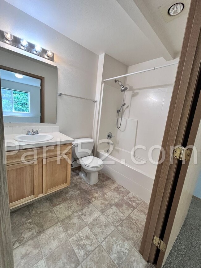 Building Photo - 2 Bedroom 2 Bathroom Ground Floor Condo