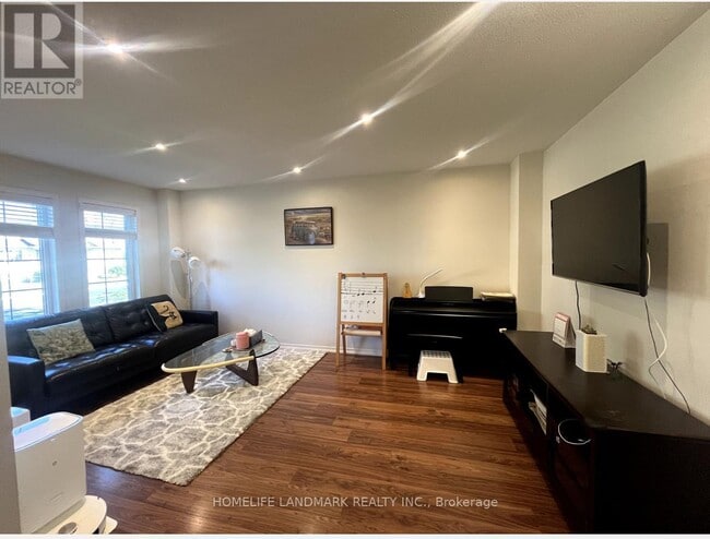 Photo du bâtiment - 1083 Bur Oak Ave