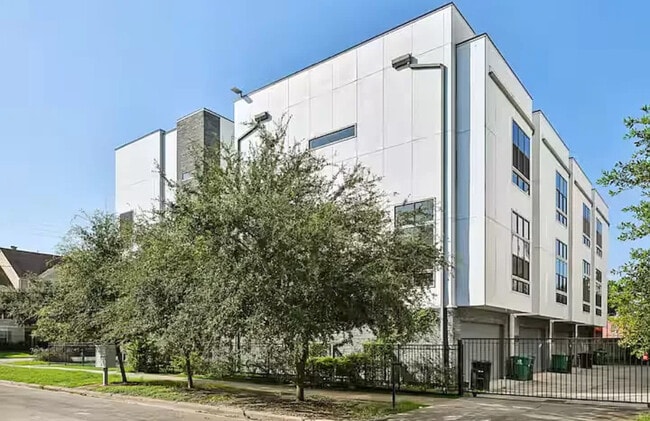 Photo - 2830 Clay St Townhome