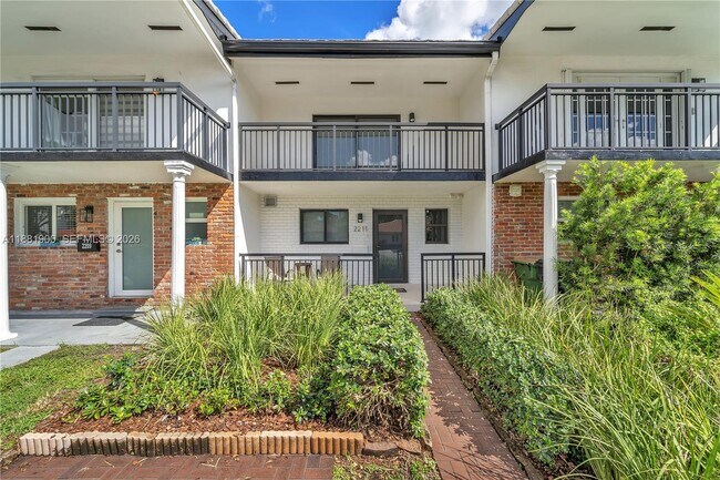 Foto del edificio - 2211 NE 122nd St