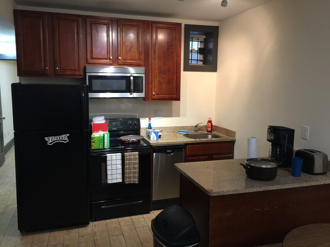 Kitchen - 1727 N Gratz St