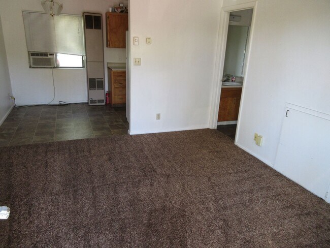 Foto del edificio - 2 bedroom, 1.5 bathroom, 2 condo near SUU