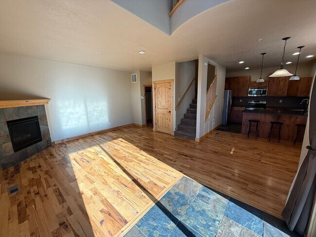 Foto del edificio - Upgraded End Townhouse with Neighborhood P...