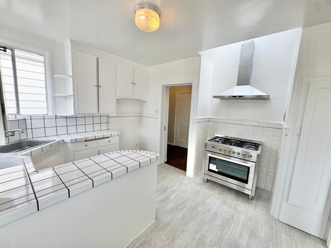 Building Photo - Charming Single-Family Home in Prime San Francisco Location