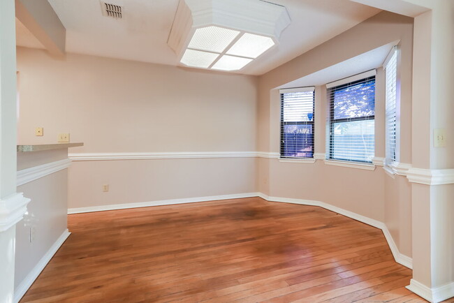 Building Photo - 2232 Alderney Ct