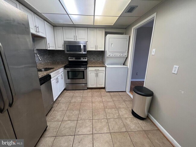 Foto del edificio - 6301 Stevenson Ave