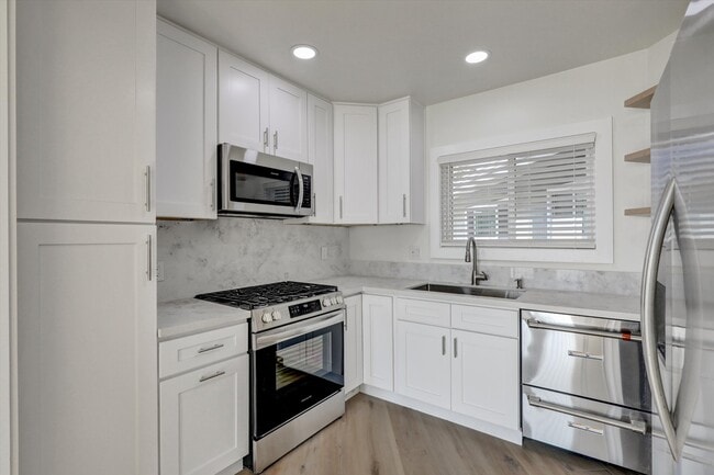 Building Photo - 811 Buena Vista