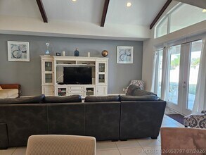 Building Photo - 5768 NW Zenith Dr