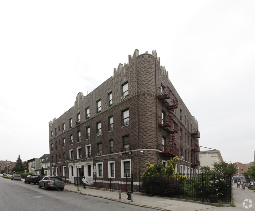 Building Photo - 485-499 E 21st St