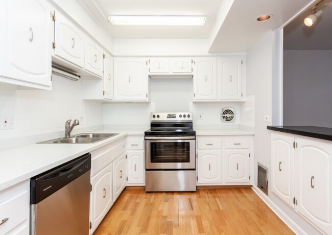 Foto del edificio - 4334 N Clarendon Ave