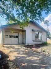 Building Photo - 750 Manor Way