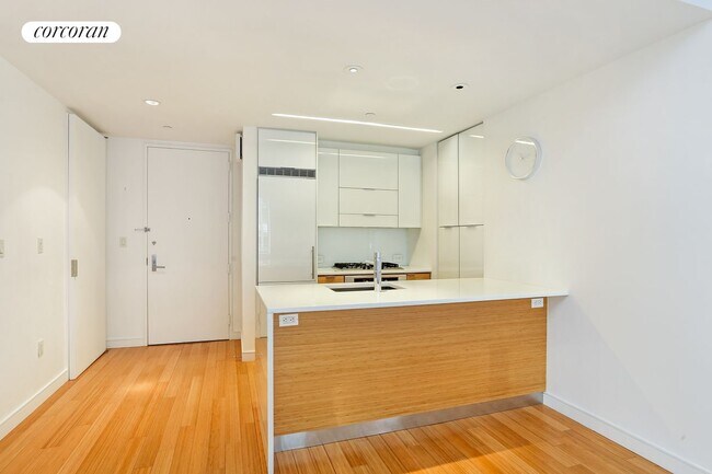 Foto del edificio - 303 E 33rd St