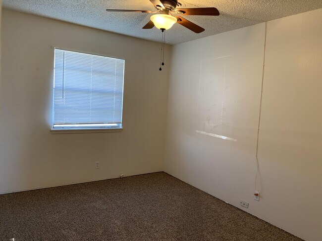 Building Photo - 4725 Ric Dr