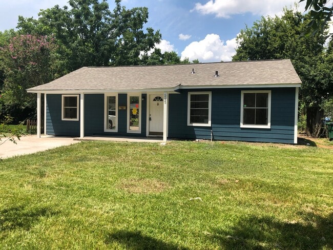 Building Photo - 5235 Kingsbury St