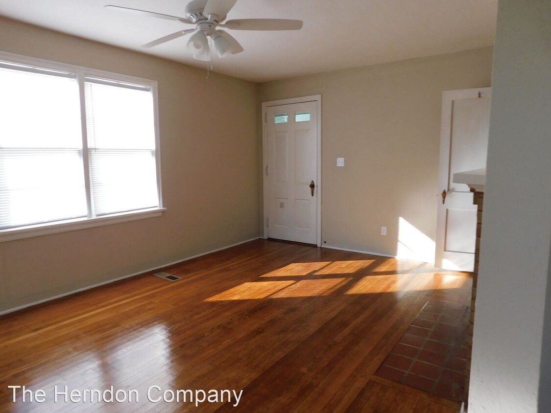 Primary Photo - 2 br, 1 bath House - 404 E. Moore Street