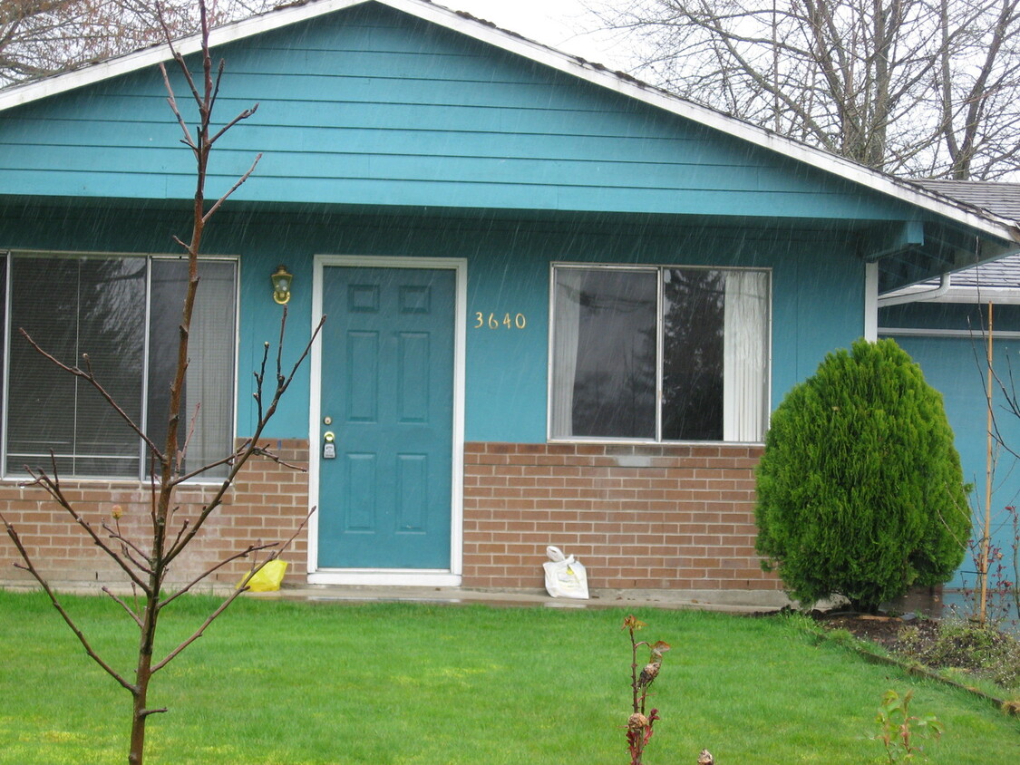 Foto principal - 3 Bedroom duplex Near Mt. Hood CC availabl...