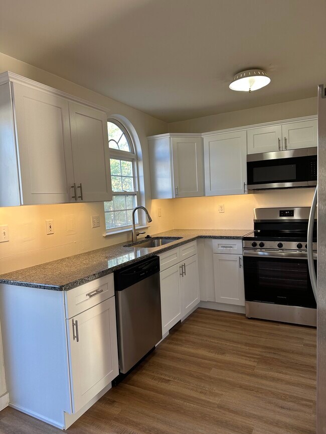 Foto del edificio - 517 Sally Ln