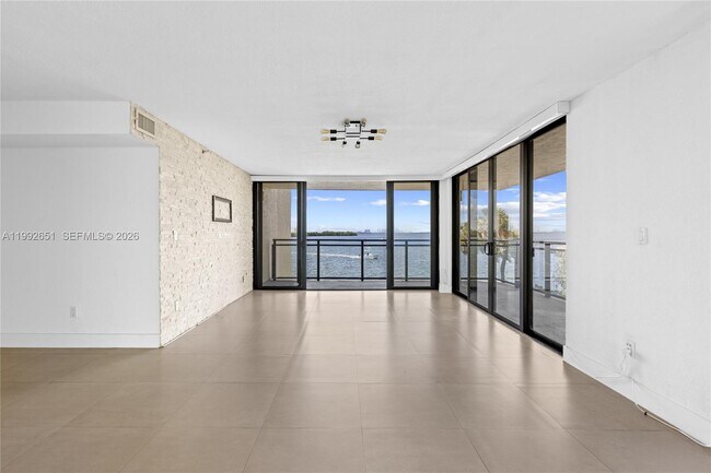Foto del edificio - 7751 NE Bayshore Ct