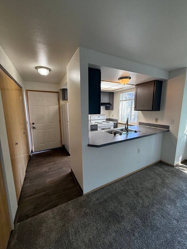 Foto del edificio - 1409 Bradley Ln