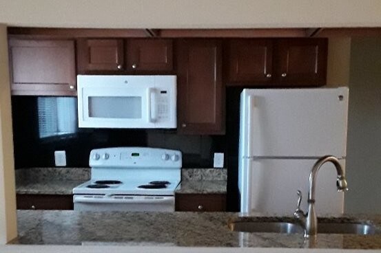 526 C Kitchen - 526 W 14 Mile Rd