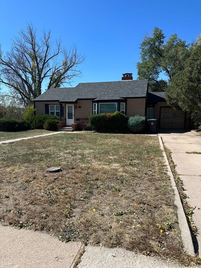 Building Photo - 2 BEDROOM, PLUS BONUS ROOM, 2 BATHROOM, SI...