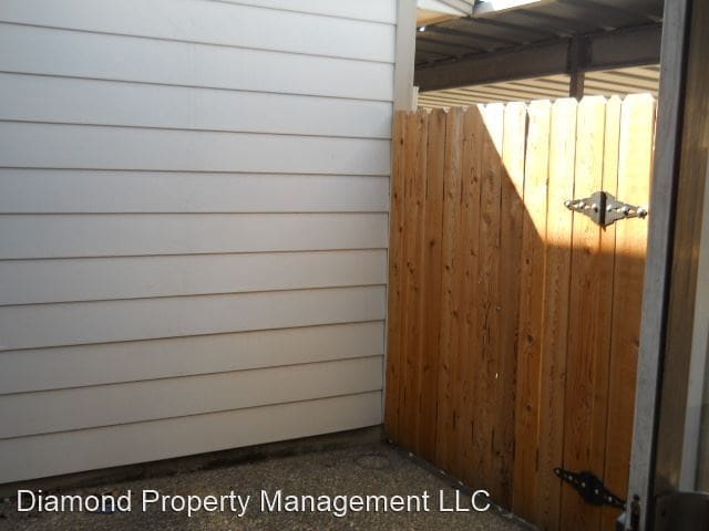 Building Photo - 3 br, 2.5 bath House - 10105 Los Altos Dr.