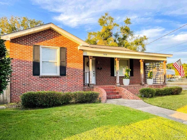 Building Photo - 1618 W Garden St