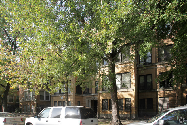 Building Photo - Kenwood Apartments - S Ellis Ave