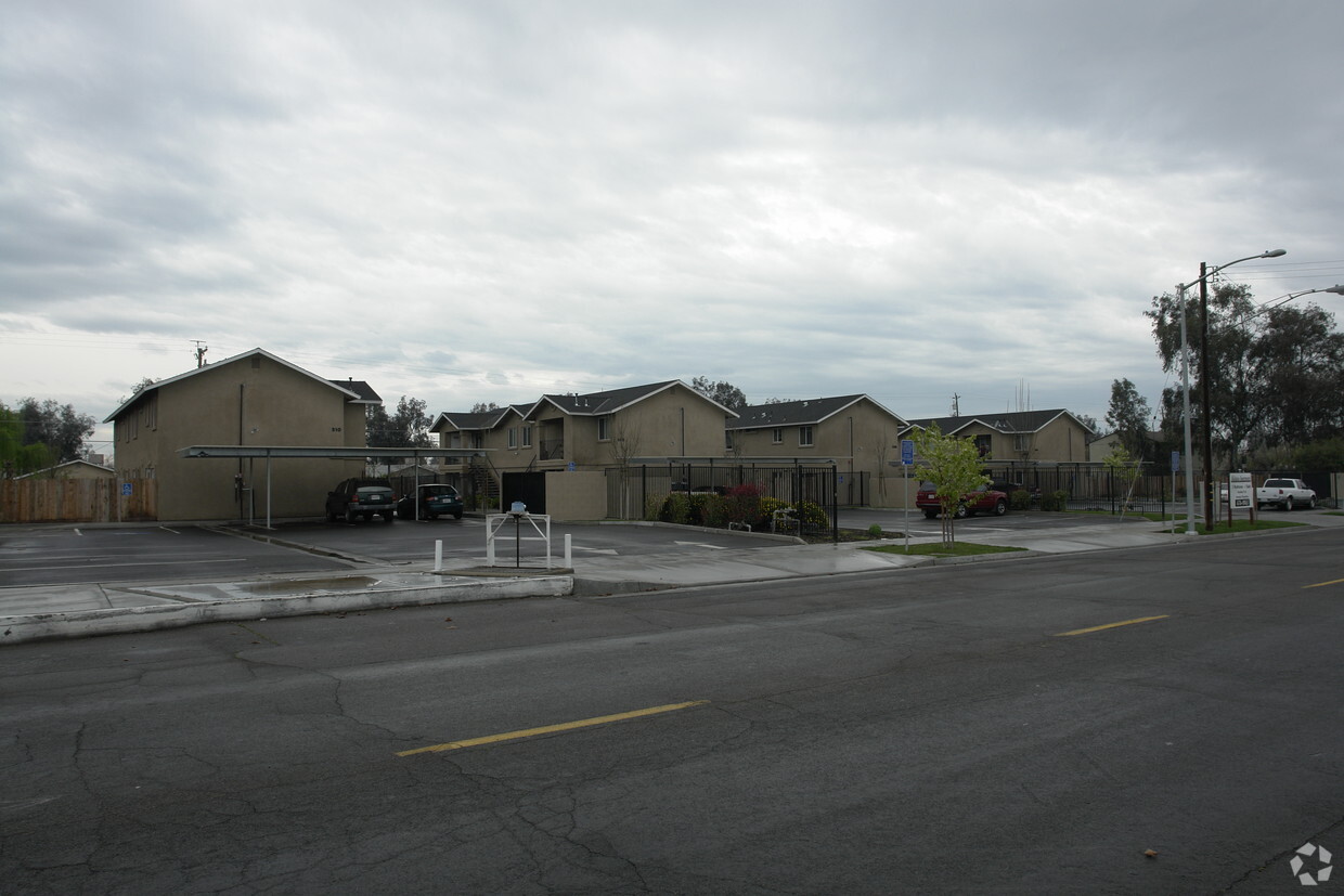 Building Photo - Midway Apartments