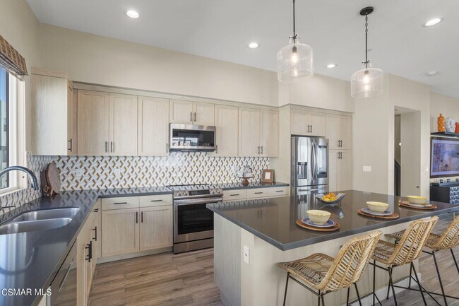 Building Photo - 2061 Rosecrans Ave