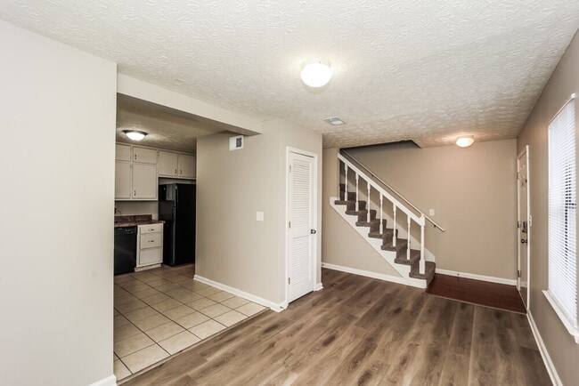 Building Photo - 2068 Sitser Ln