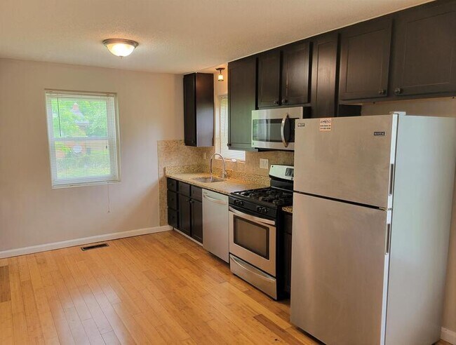 Building Photo - 1074 Groby Rd