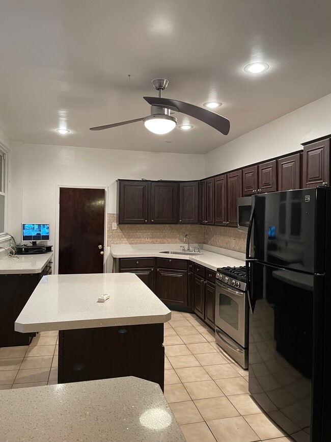 Building Photo - 357 E Roosevelt Blvd