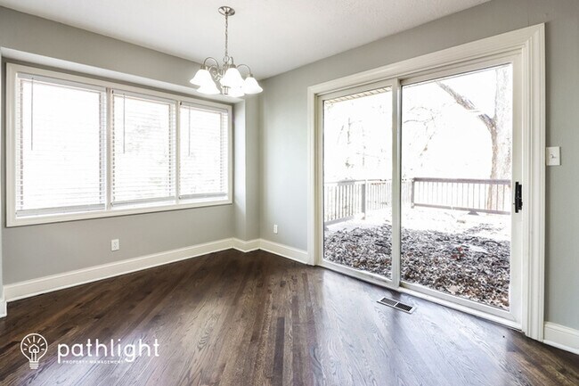 Foto del edificio - 3915 SW Hidden Cove Circle, Lee'S Summit, ...