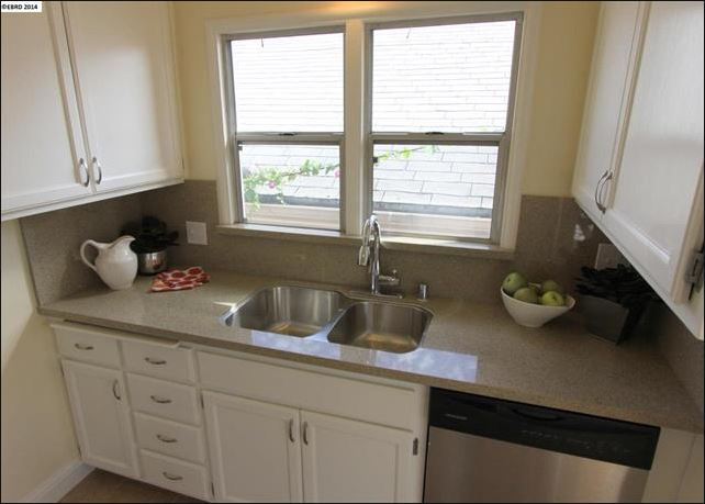 kitchen - 543 Palace Ct