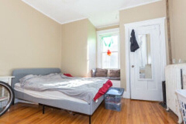 Foto del edificio - HOT BROOKLINE LISTING!!!